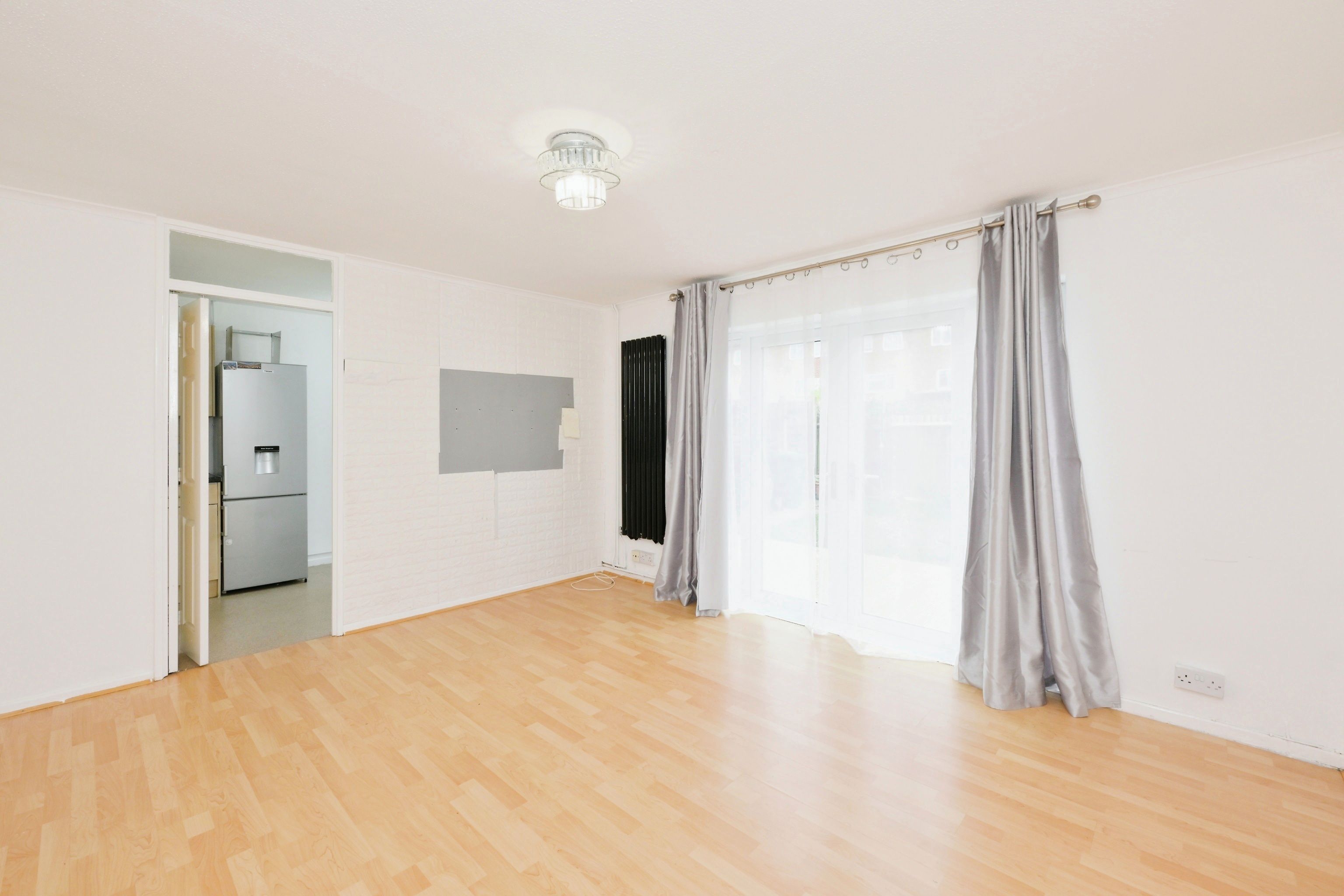 3 Bed Terraced House, Mcgredy, EN7